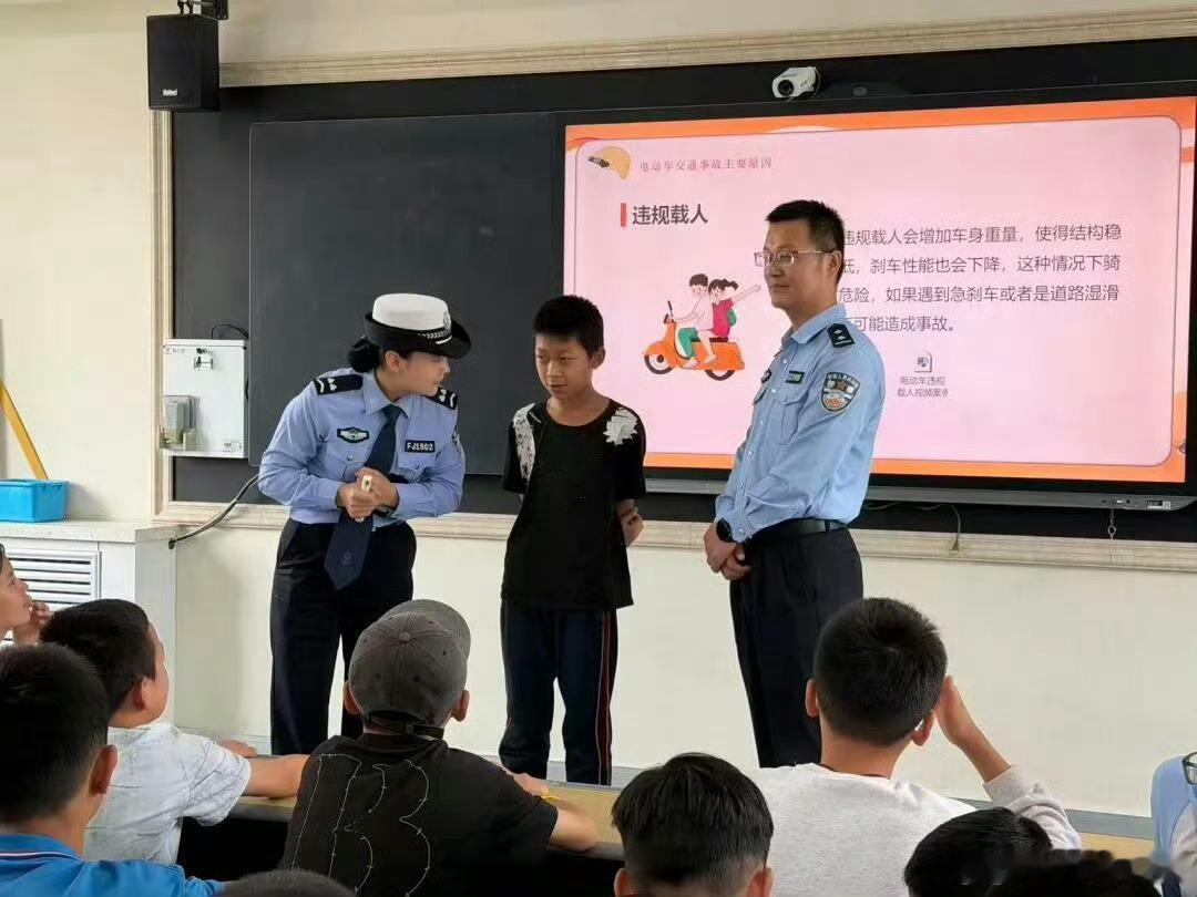 兰州公安庆六一交通安全进校园【种下平安种子，收获一生习惯】 六一儿童节兰州公安交