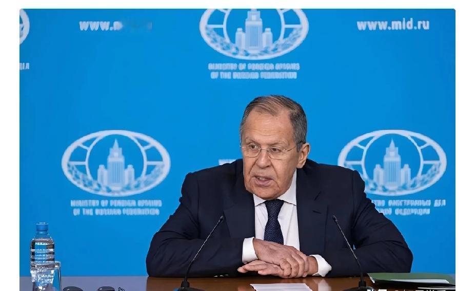 今天看到拉夫罗夫的表态，直冒冷汗。

“与西方共存已成过往”，他直接甩出“公然宣