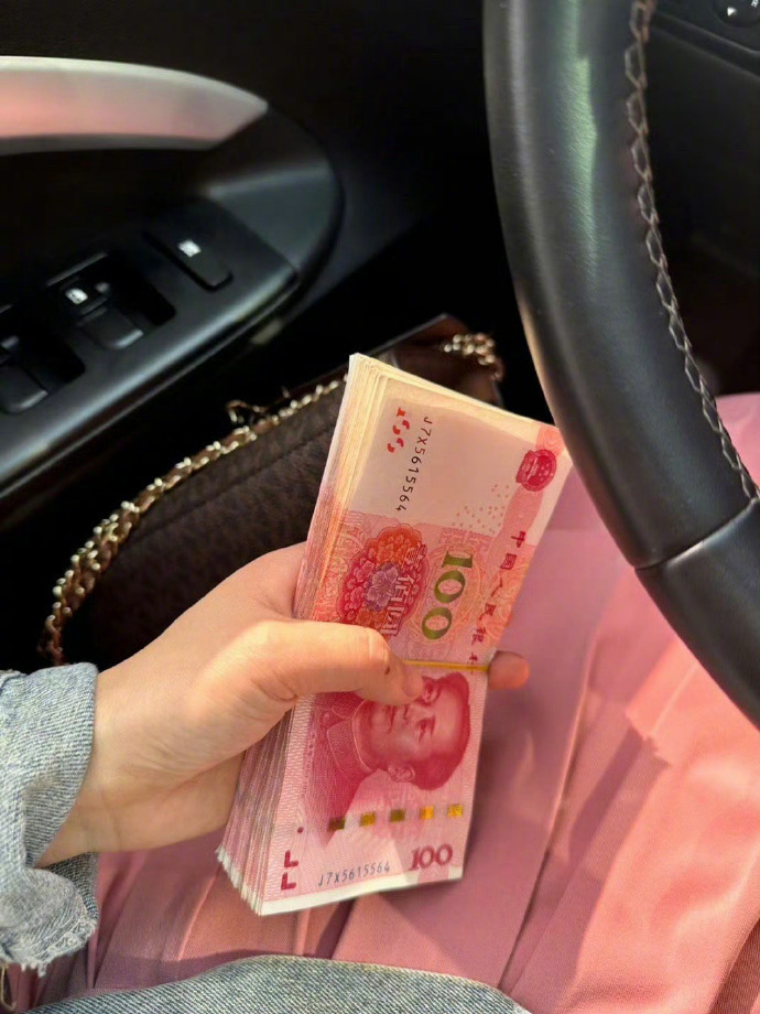 “以后吵架不用讲道理 给钱就行 钱到位了 我自己劝自己” ​​​