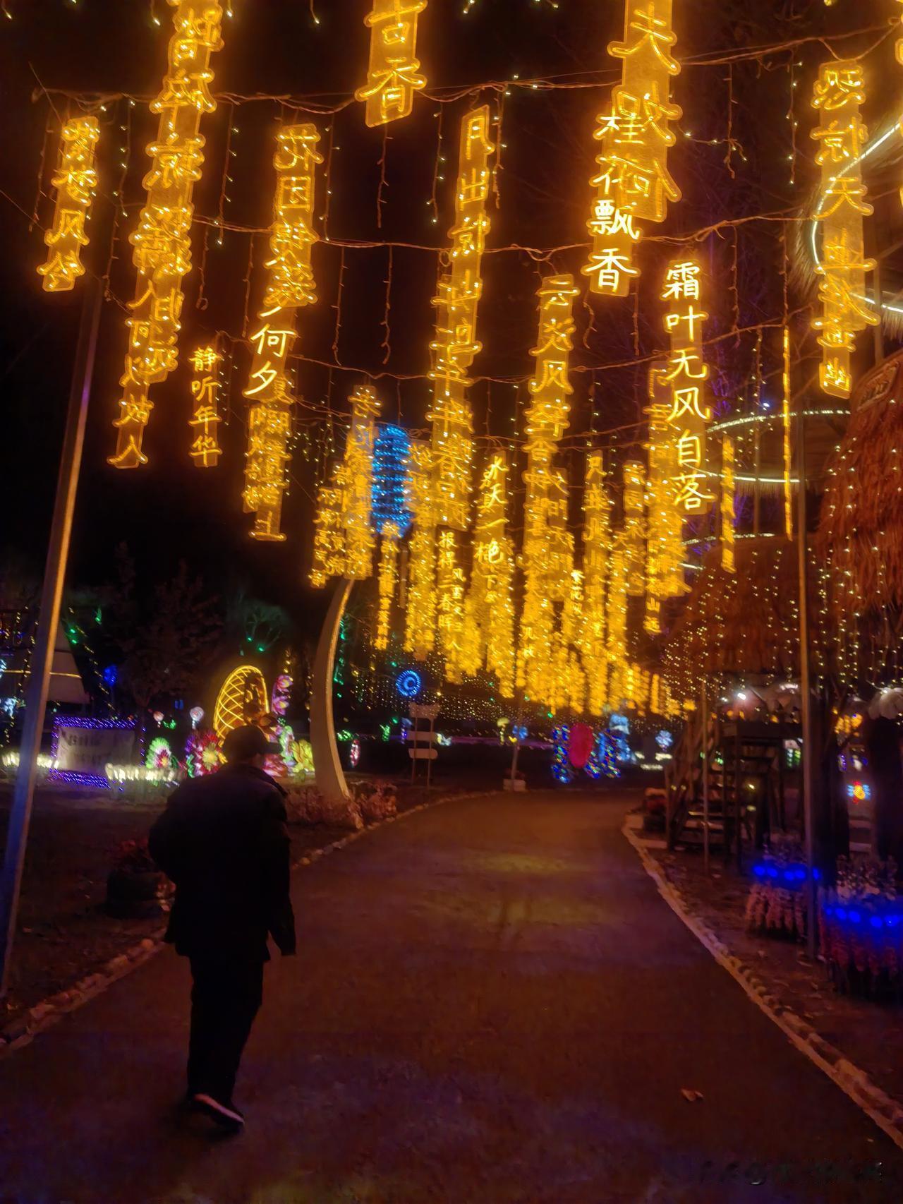 今年冬天的不同 今年冬天，锦绣大明川可太不一样啦，与去年相比更添色彩，摇身一变，