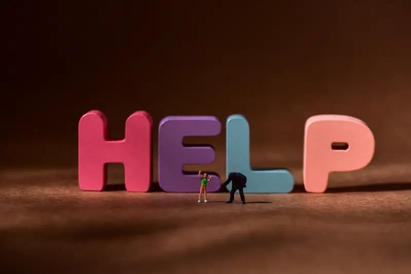 我超认同必须说谢谢！之前我在地铁站拖着大箱子上楼梯，累得气喘吁吁。有个小哥二话不