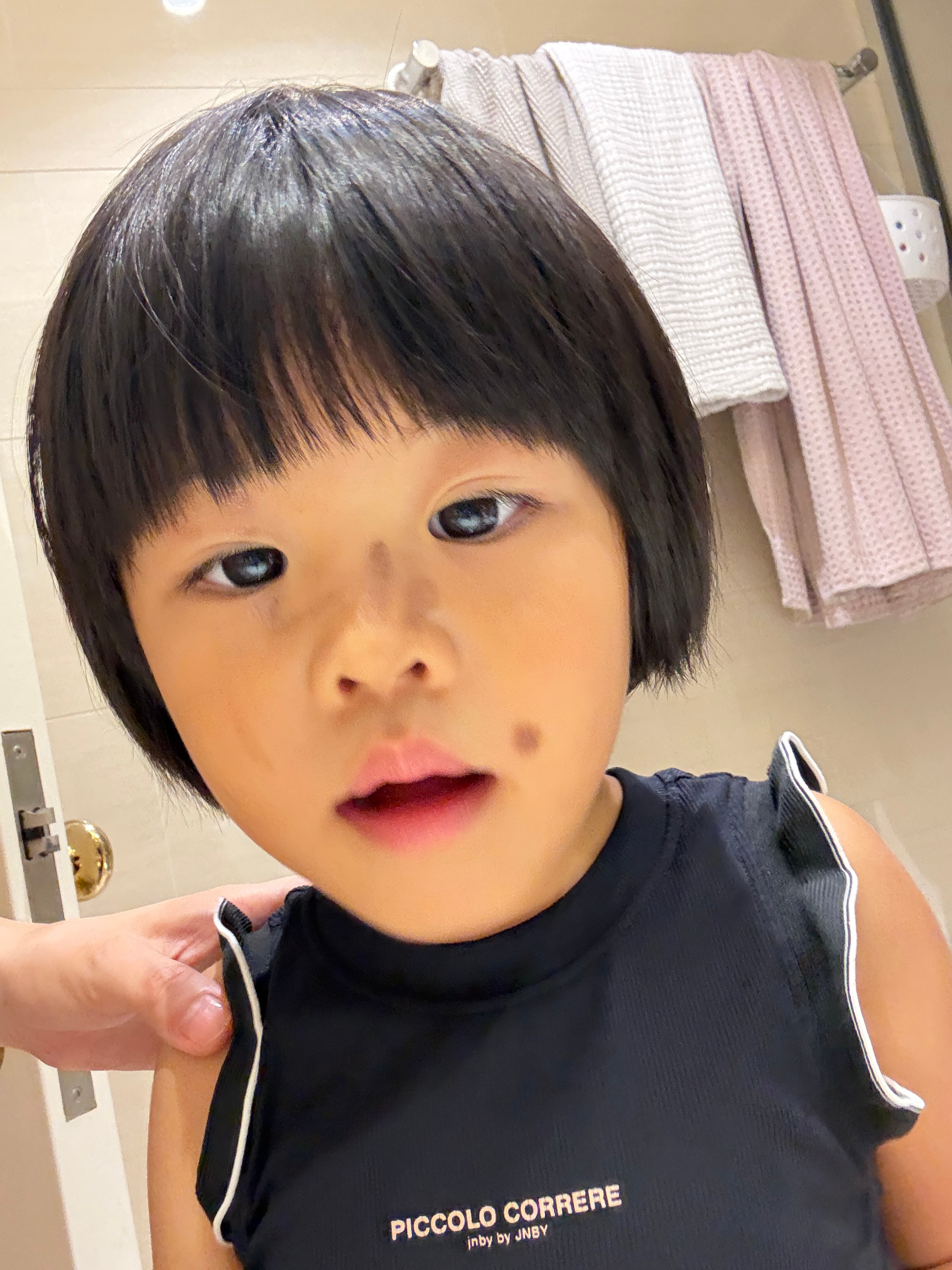 又偷妈妈眼影化当了 