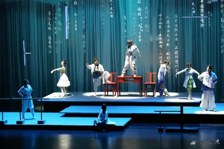 音乐剧快闪有频繁上演的可能性，但也面临诸多挑战。

从积极方面看，它具备频繁上演