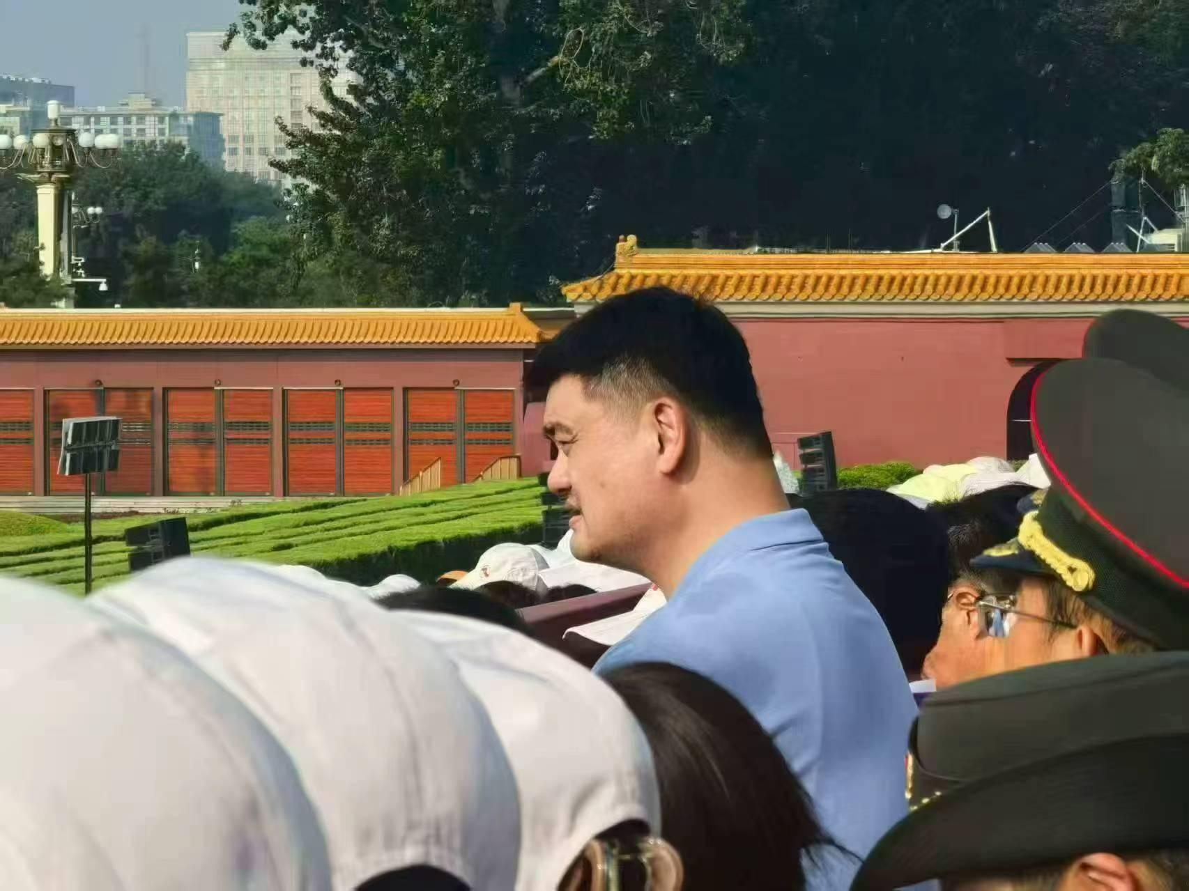 姚明现场观礼阅兵仪式姚明亮相阅兵仪式姚明现场看阅兵仪式姚明观看阅兵仪式 ​​​