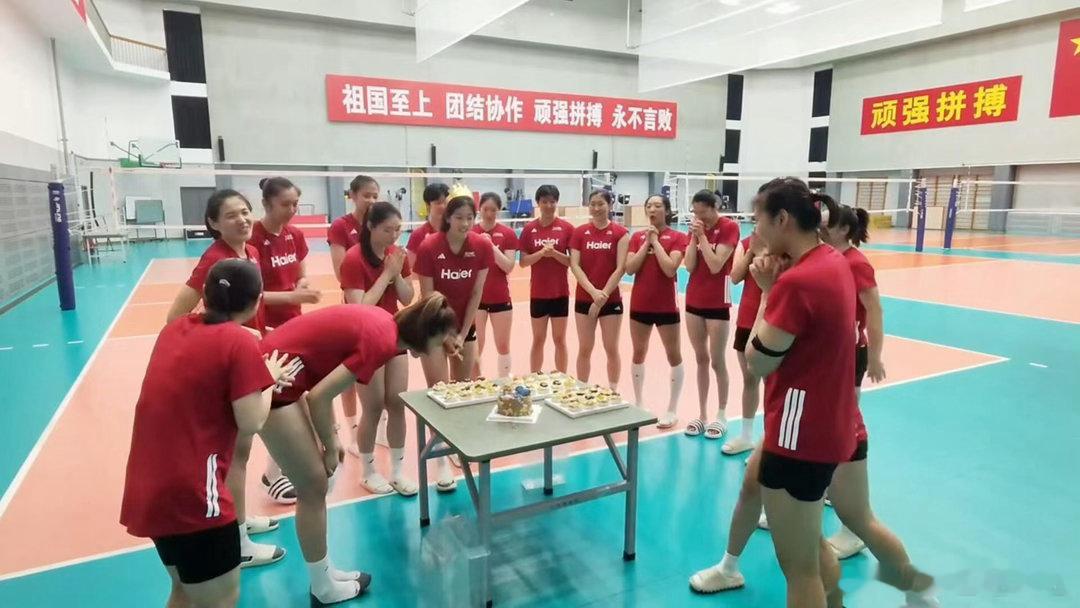 吴梦洁伤愈回归女排 球迷原以为她要错过这个奥运周期，她却用近乎疯狂的康复训练杀回