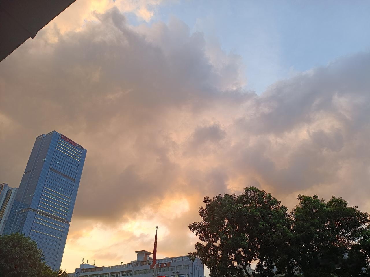 一个家庭有一个低维，低认知的人，那这个人就是吸血的人，如果这个人是一家之主，那么