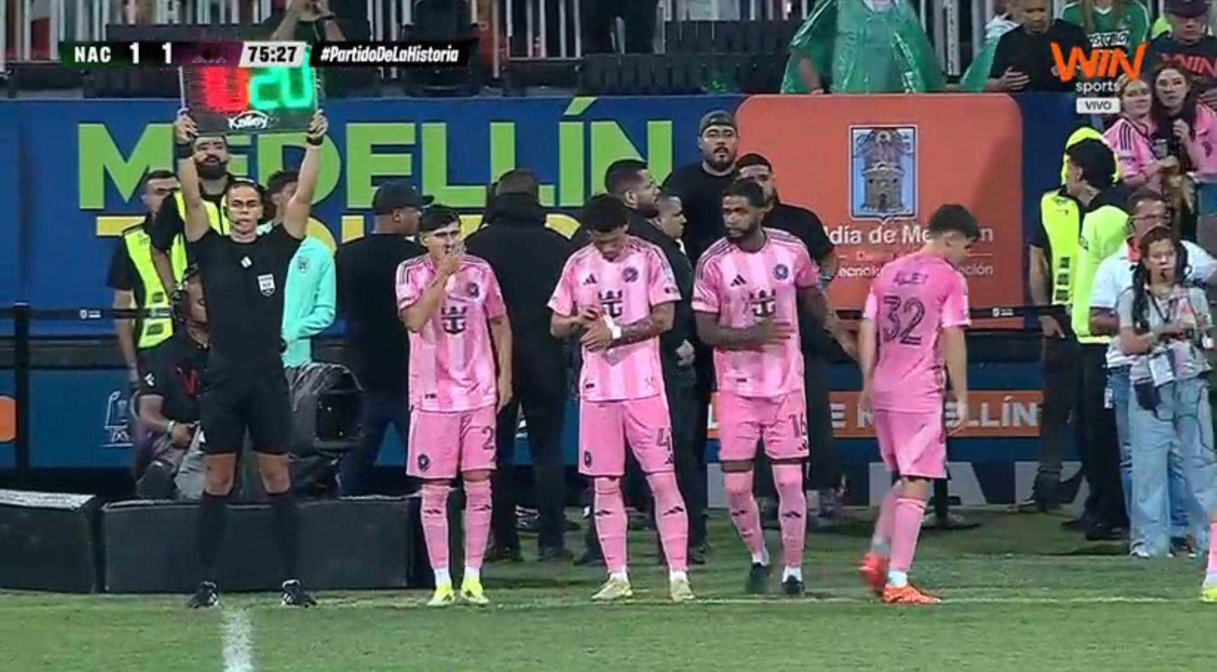 比赛第76分钟，梅西被莫拉莱斯替换下场！！梅西梅西