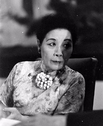 1975年，蒋介石因病逝世，宋美龄立刻远走美国，是因为蒋经国吗？75年蒋介石在台