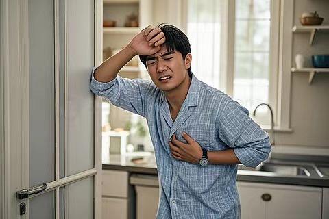 “不讹白不讹？”重庆，一54岁男子在公司宿舍身体不舒服，要去女友家，司机开车把他