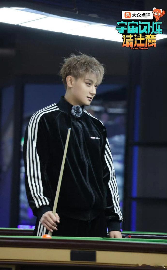 宇宙闪烁请注意2原班人马回归我的年度电子榨菜来了！第一季出圈名场面无数，又搞笑又