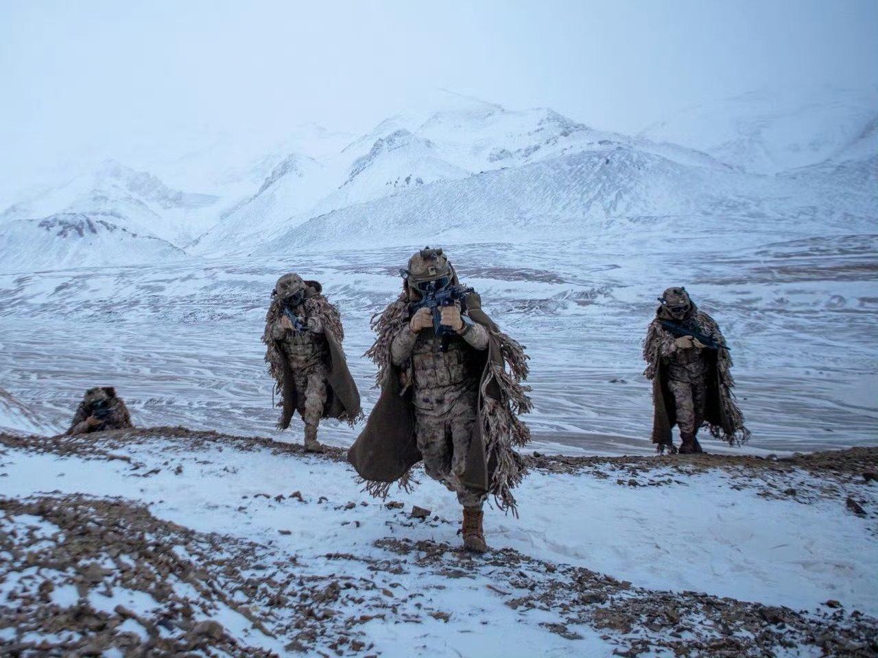 这个伪装披风太帅了！烽火问鼎计划