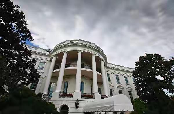 俄乌这边边打边谈，可把欧洲给折腾惨了。进入2026年，冲突不但没因美俄、美乌和谈