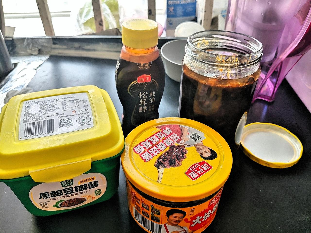 一人一车自驾西藏马上出发！
知道西藏地广人稀，沿途补给不方便，特意给自己备了份硬