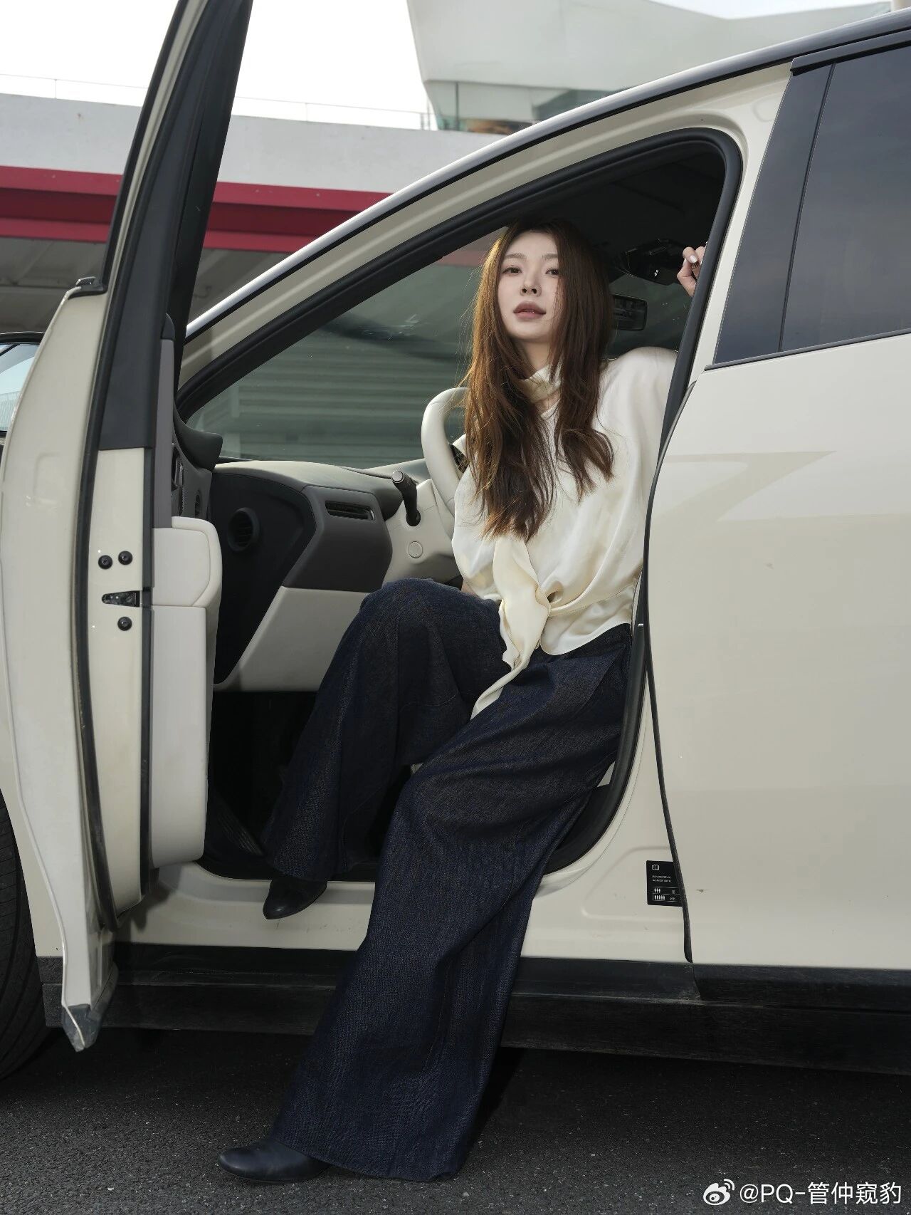 为什么理想官方发的云朵黄理想i6 比我的这台好看呢