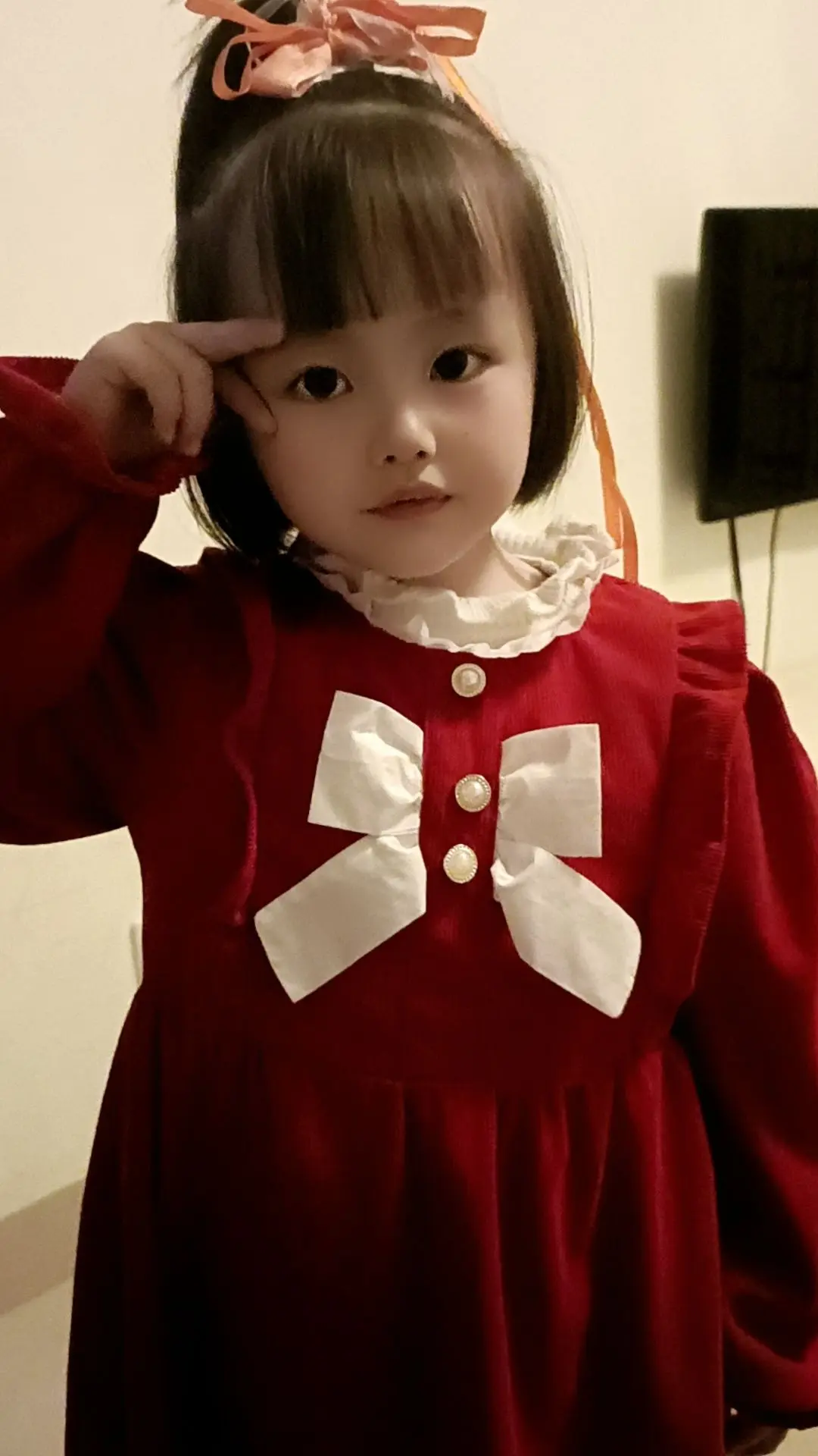你的笑容那么甜蜜 ，女儿是贴心小棉袄 ，一转眼都已经这么大了 ，带娃日常记录