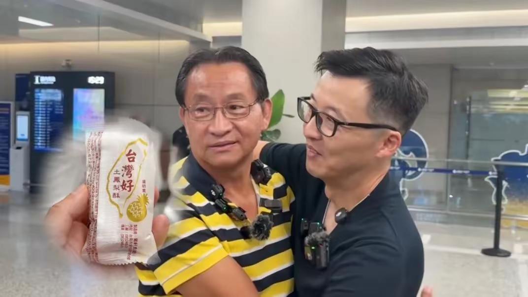 天意重逢！上海男子泸沽湖随手帮人拍照，偶遇失联70年台湾亲人，今日携手回乡寻根