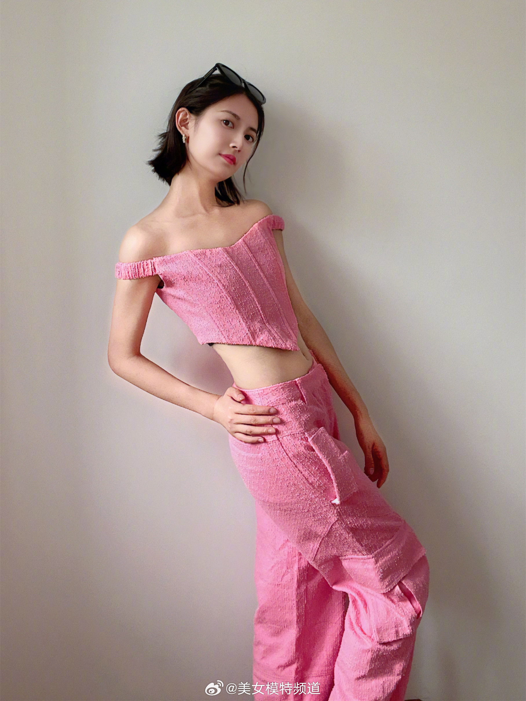 陈钰琪甜美穿搭 