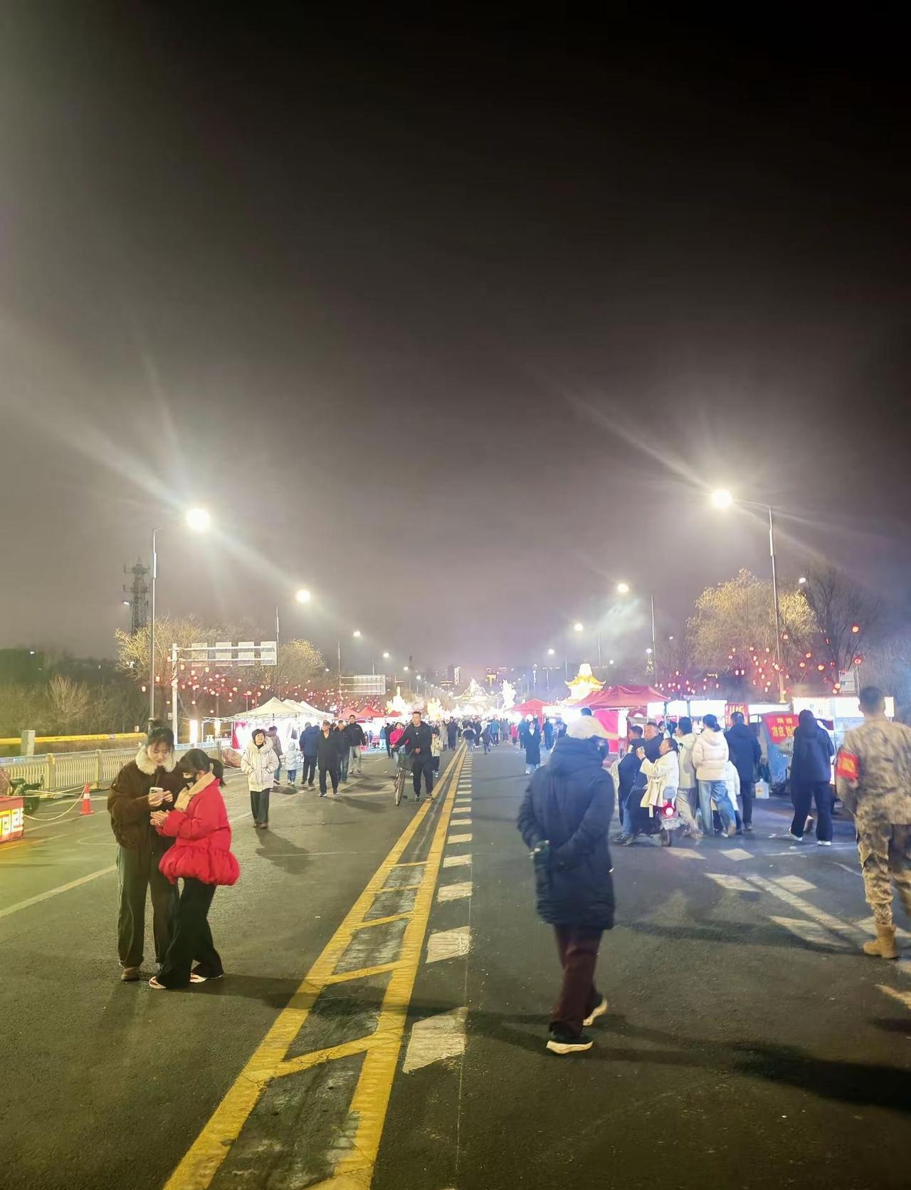 我们终其一生，都在茫茫人海与纷繁世事中，寻找一个名为“心安”的渡口。它或许是一份