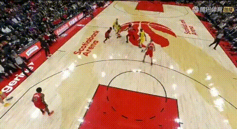 队危——里夫斯单节22分救主：连续不讲理超远3分好吓人！
第3节詹姆斯不退防被打