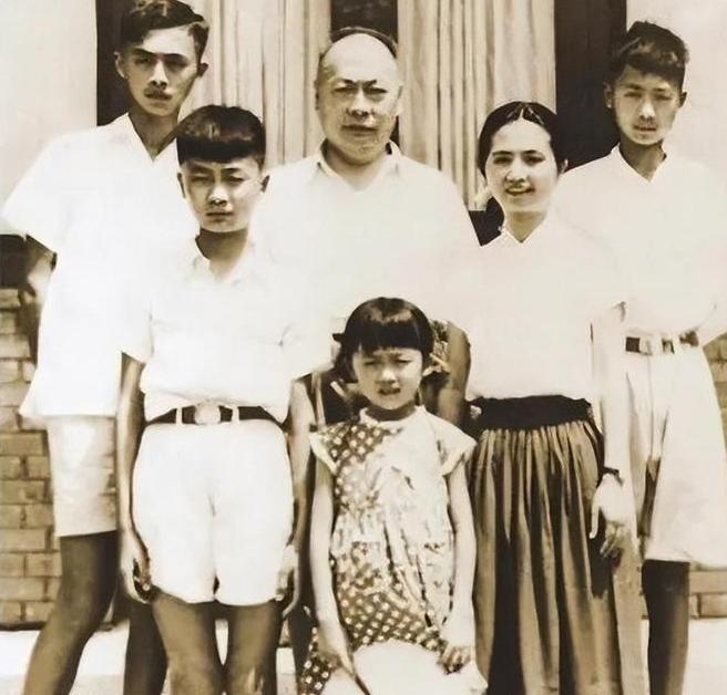 1974年，陈毅夫人张茜病重弥留之际，盯着三个儿子只说了一句话：“妹妹不出嫁，你