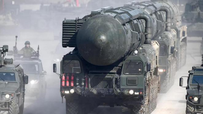 俄罗斯卫星通讯社正式发出警告，日本继续发展中程导弹，允许美国在日本部署核武器。威