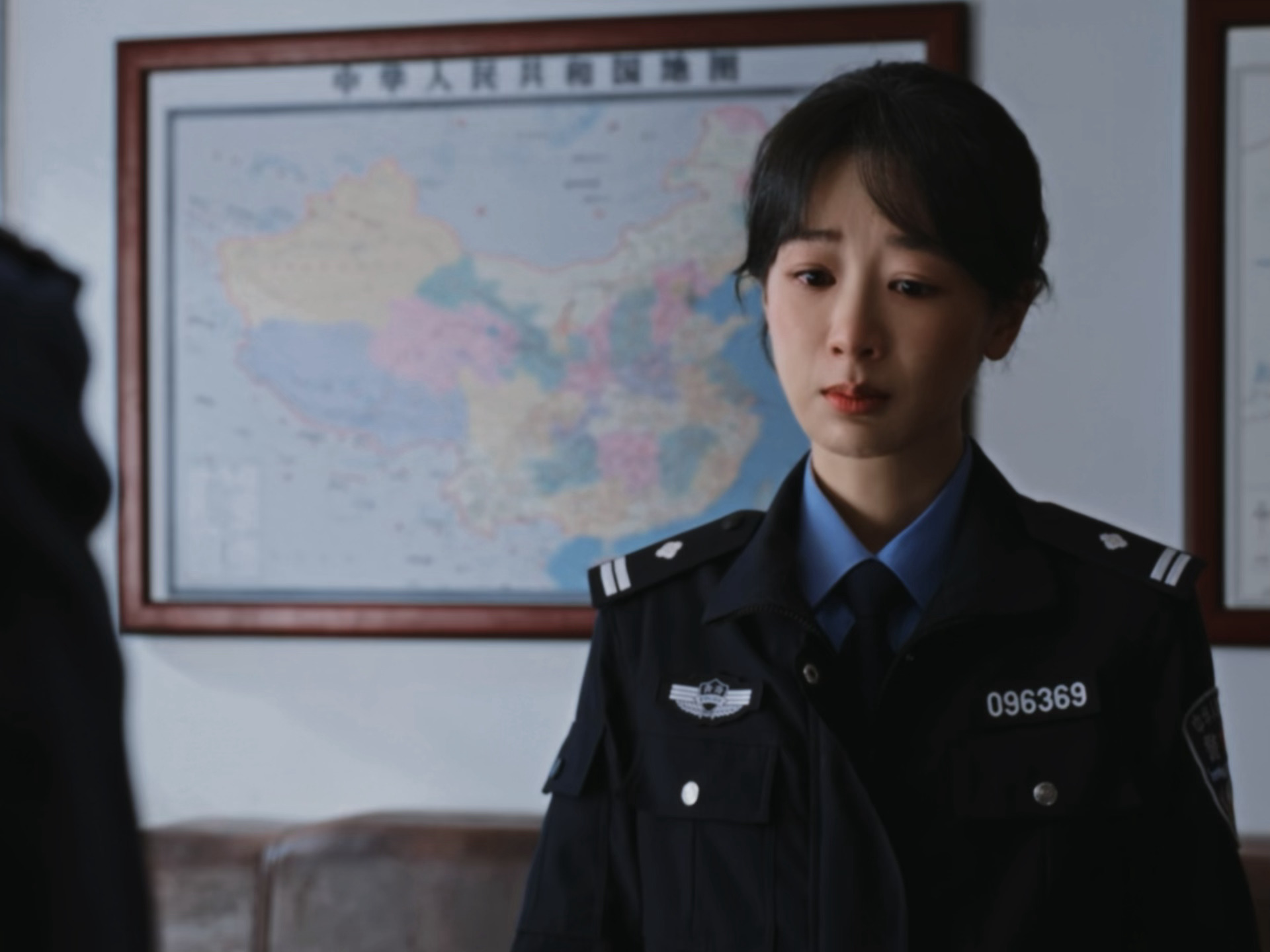 这儿真的演得太好了。。。太好太好了。。。在汇报工作但是情绪涌上来几番控制还是没忍