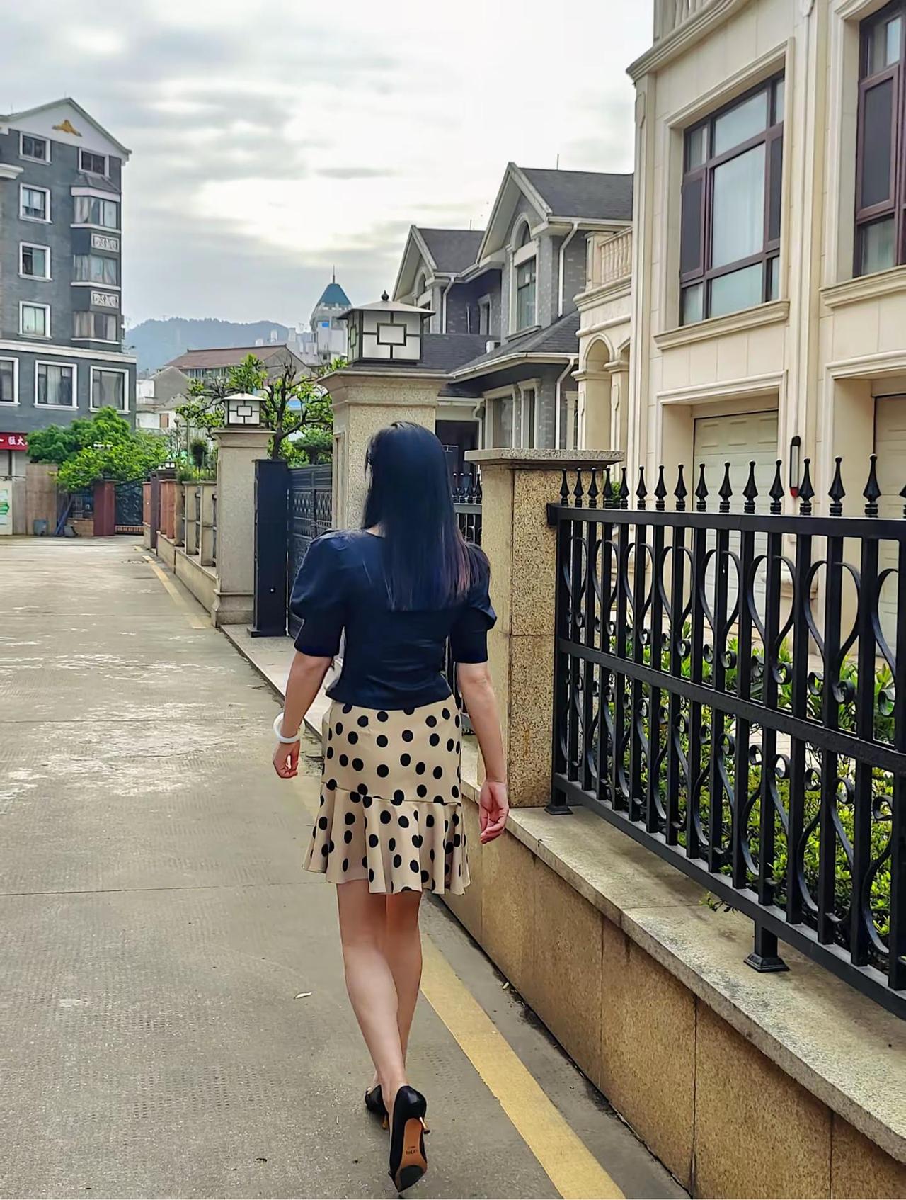 学会做一个精致的女人女人 夏日穿搭 家门口的美景