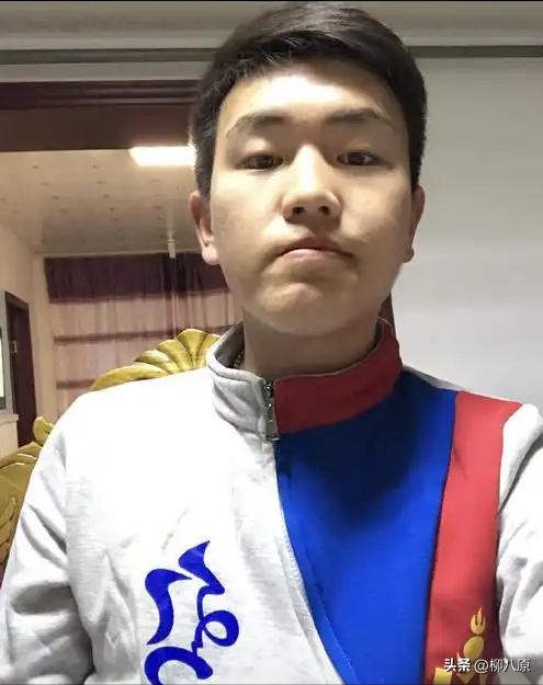 川航飞行员阿英嘎因公开发表“南京大屠杀被杀30万是自己活该”“汉族人不该杀吗”等