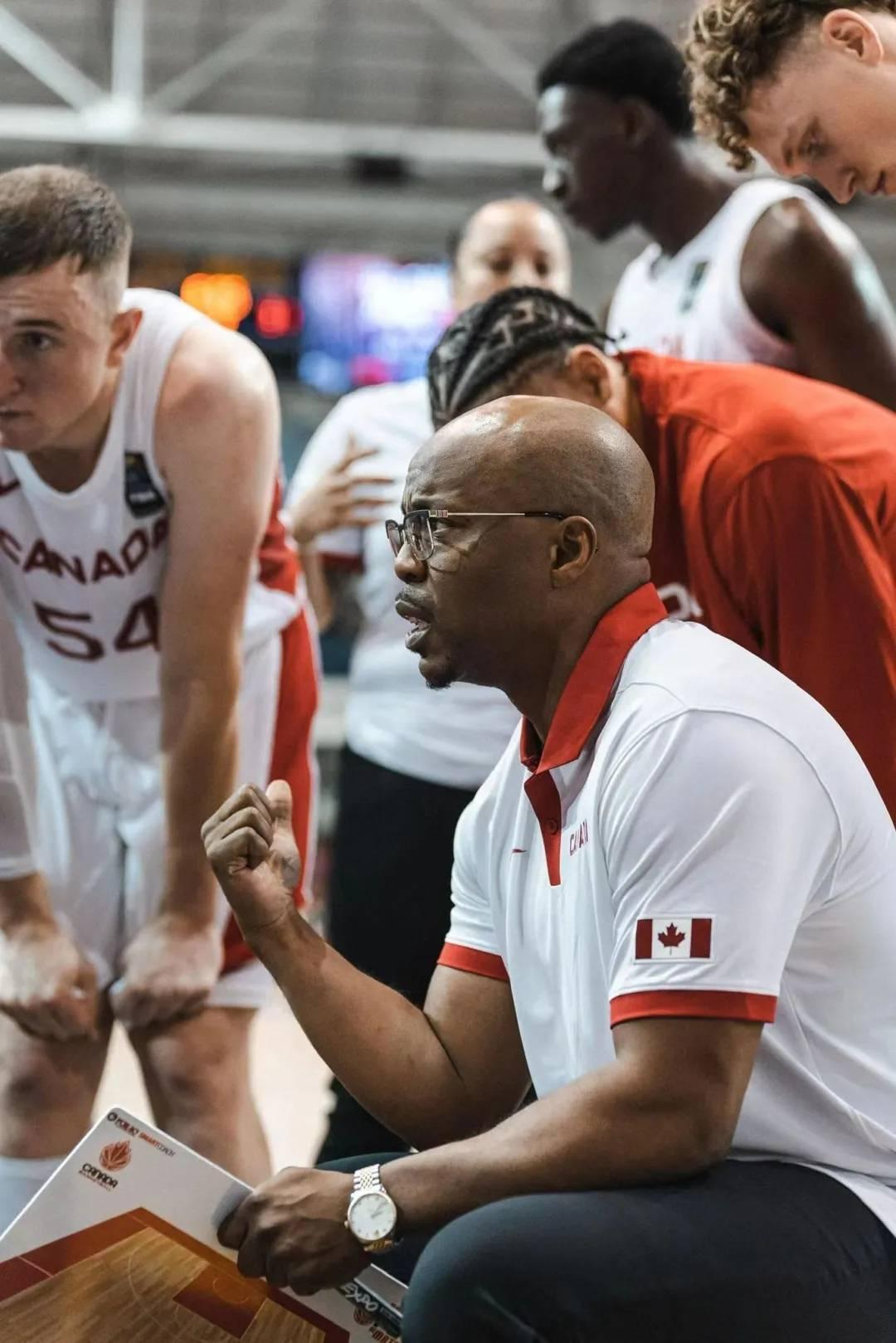 米切尔或提前续约！
本赛季两次击败山西男篮后，广州男篮在少赛一场的情况下取得13