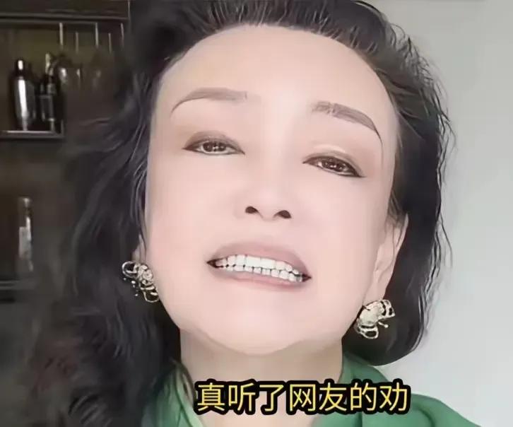 麻六记在某城市开张，小菲再多90度鞠躬表示感谢，都挽回不了小菲崩塌的路人缘！
遇