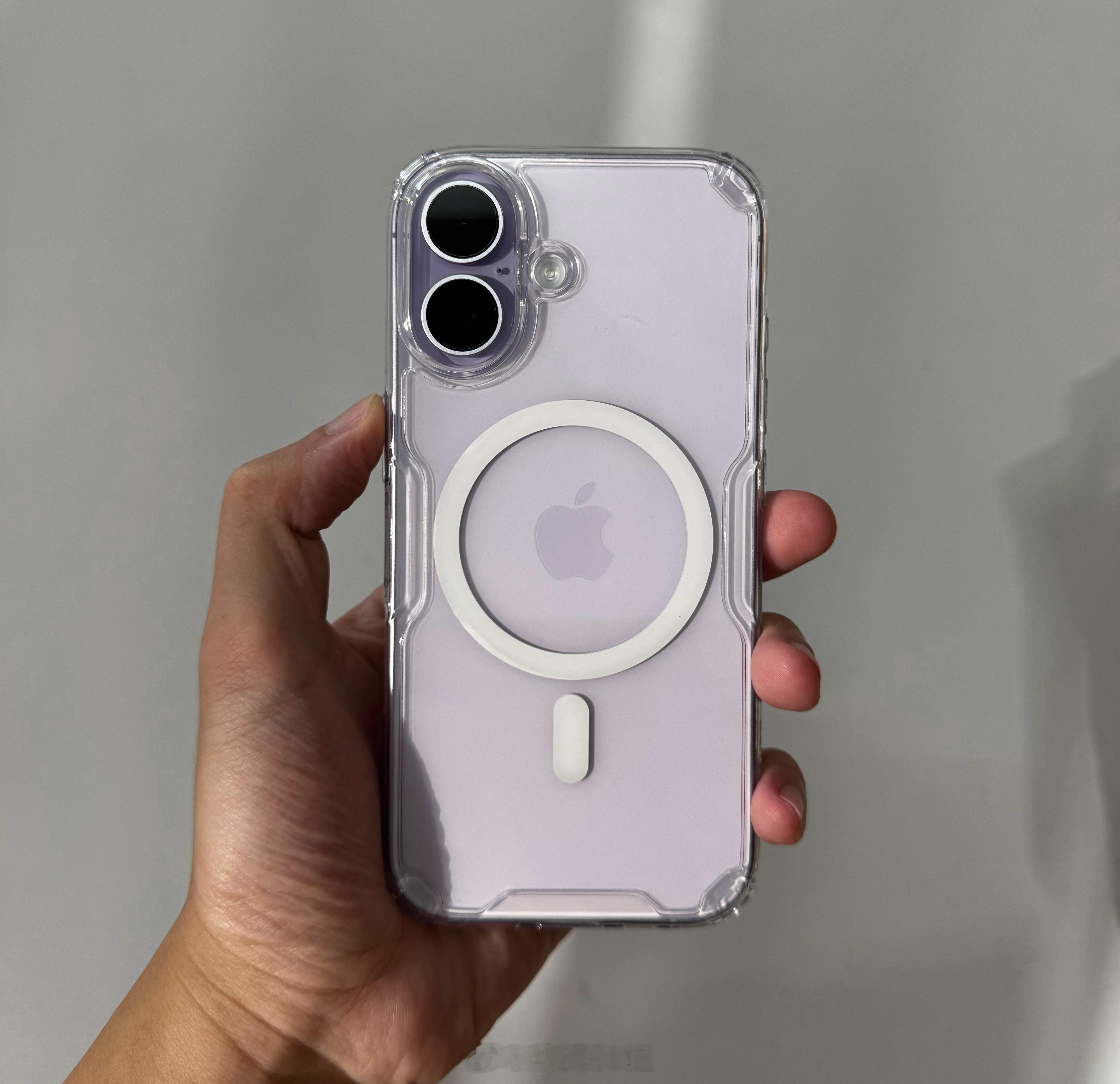iPhone17薰衣草紫色只有戴透明壳才是最好看的，不接受反驳[来抱抱] ​​​