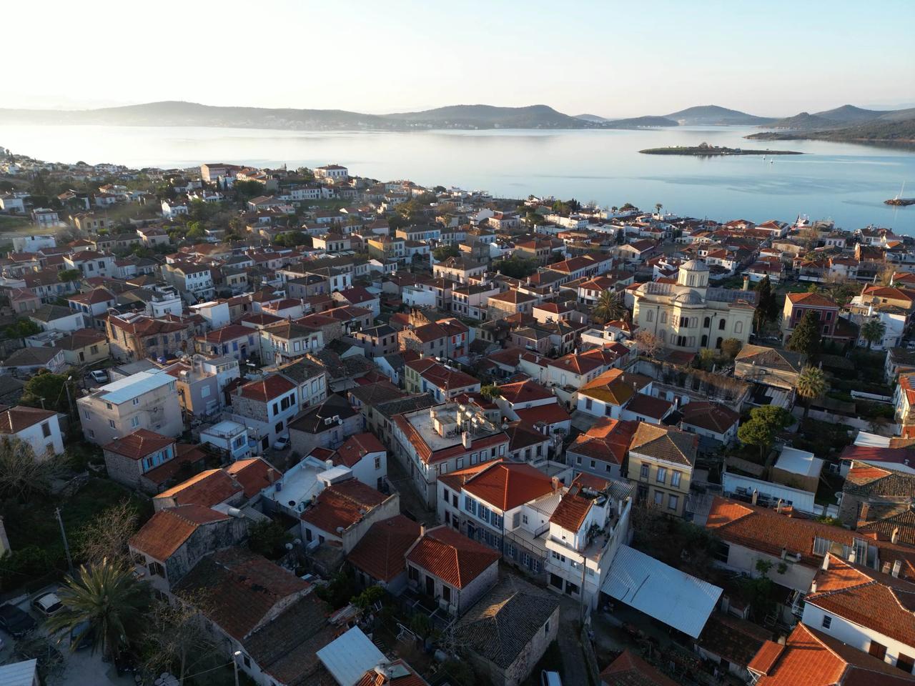 爱琴海边悠闲静谧纯粹的了坤达渔港，渔船出去不远就是是希腊的辖区。如果以后有机会来