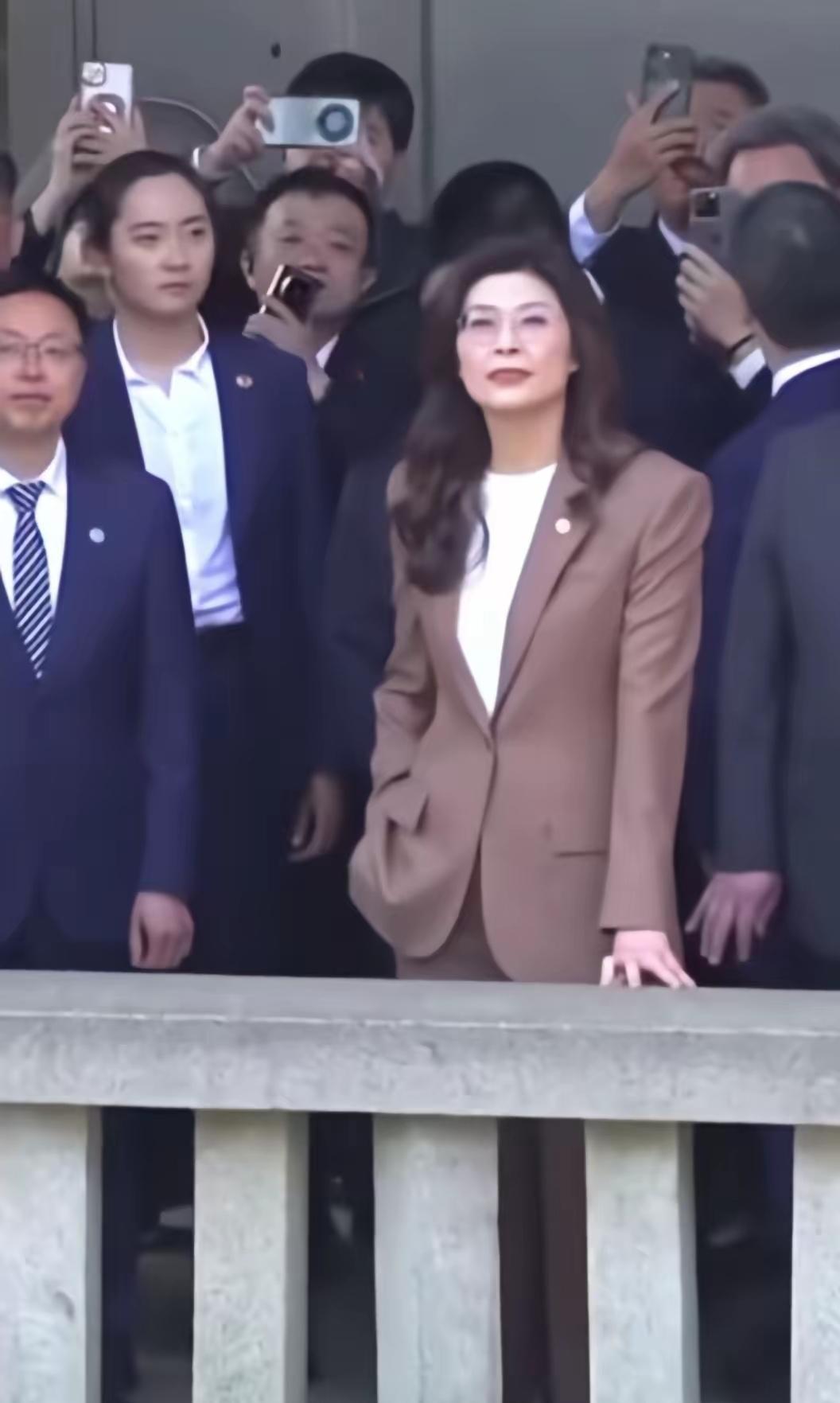 郑丽文的接待规格属实不低啊，这样的排面真的是给足了面子啊，希望他们能够感受到大陆