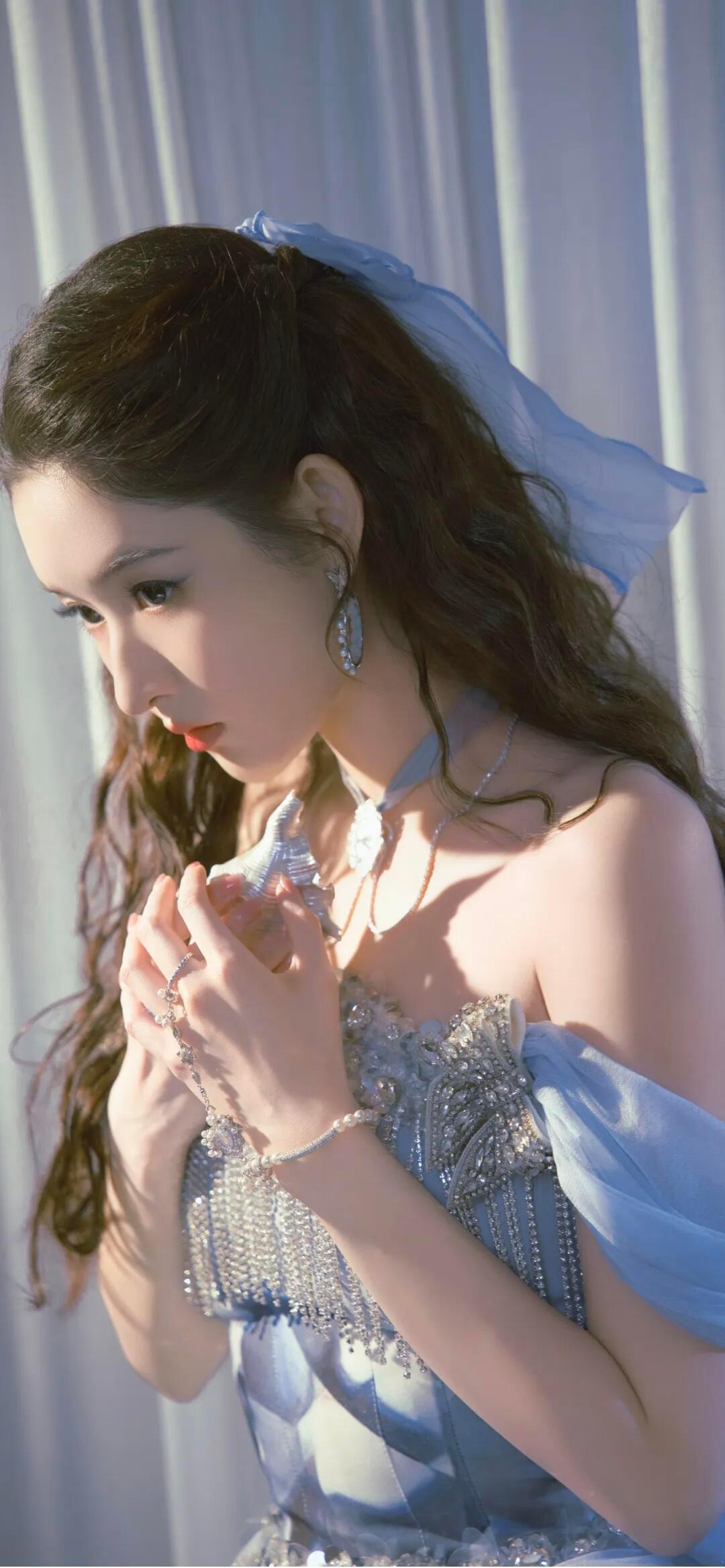 王玉雯白玉兰特邀嘉宾王玉雯出席白玉兰 咱就是说，王玉雯这波白玉兰亮相也太顶了吧！