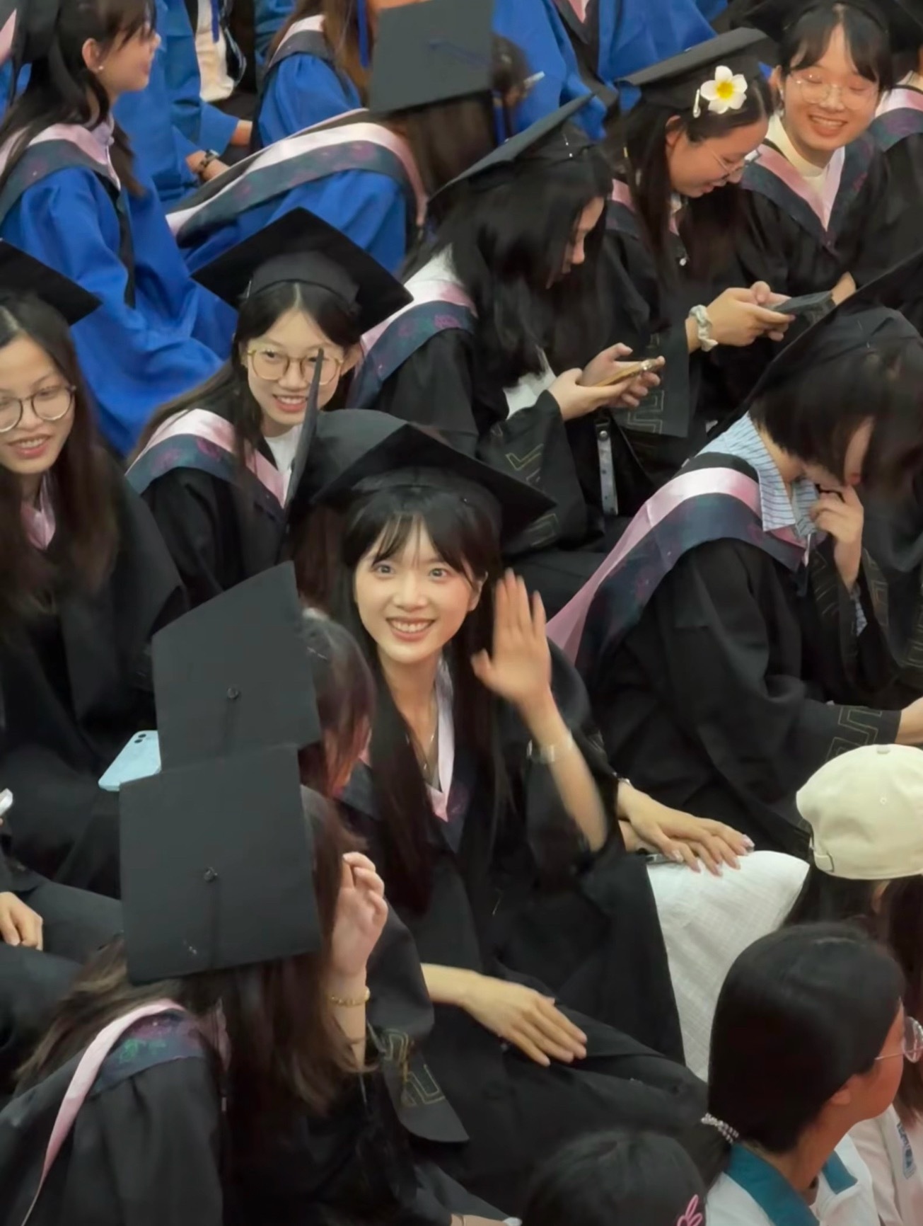 这个手部动作也太温柔了好想暗恋学姐 