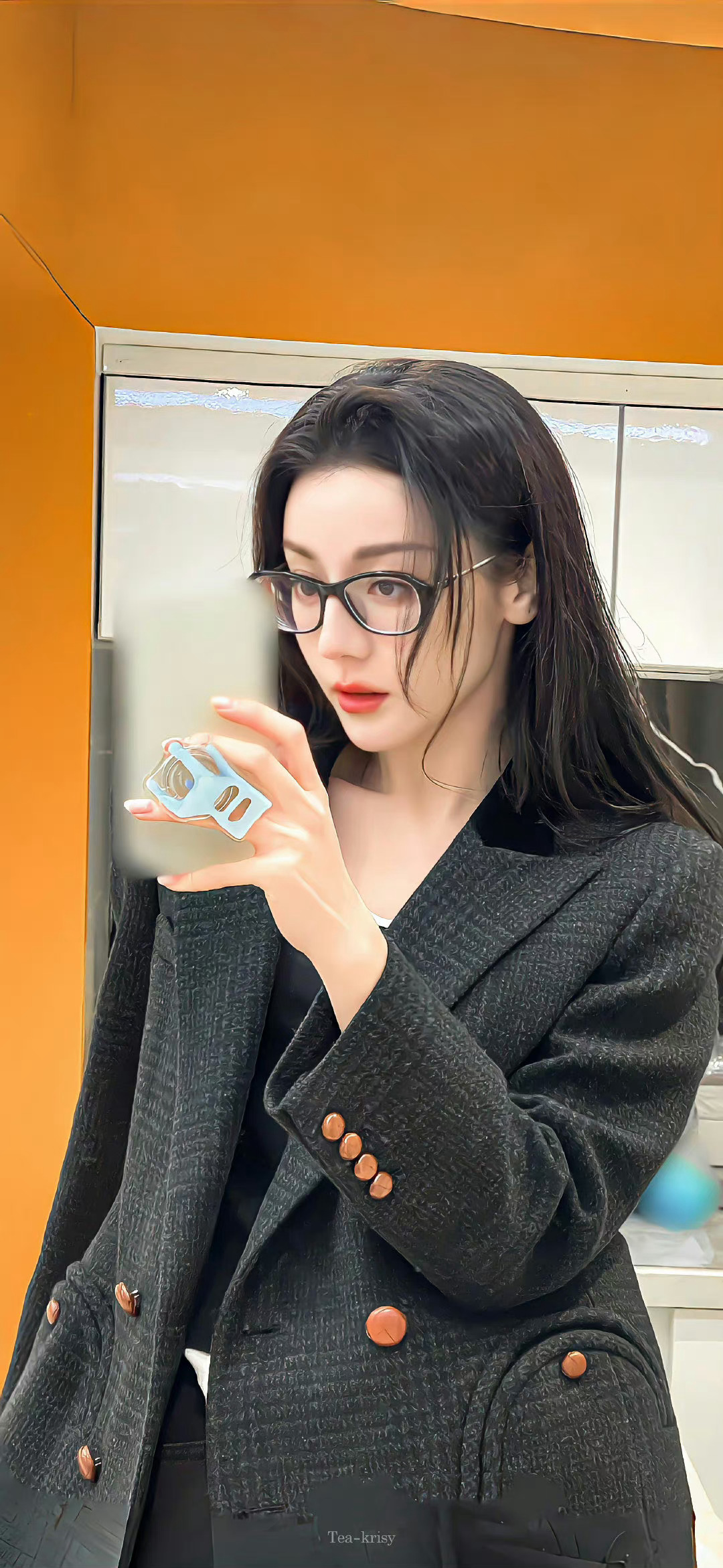 聪明的人，看到历史就会觉醒；善良的人，看到真相就会觉醒；无知的人，需经历苦难才能