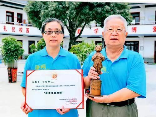 2005年，外交官朱敏才退休后，不顾儿女的阻拦，带着妻子离开家，这一走，杳无音信