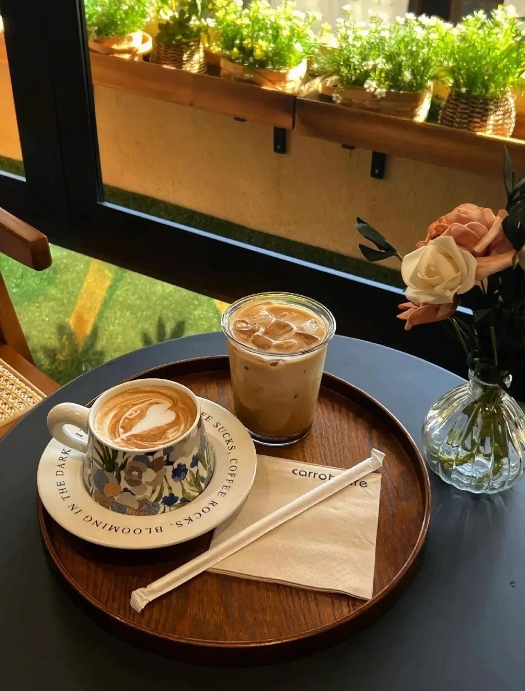 𝗖𝗼𝗳𝗳𝗲𝗲 ☕回消息的速度慢了 和我讲话也少了 很忙吗 要走了吗 
