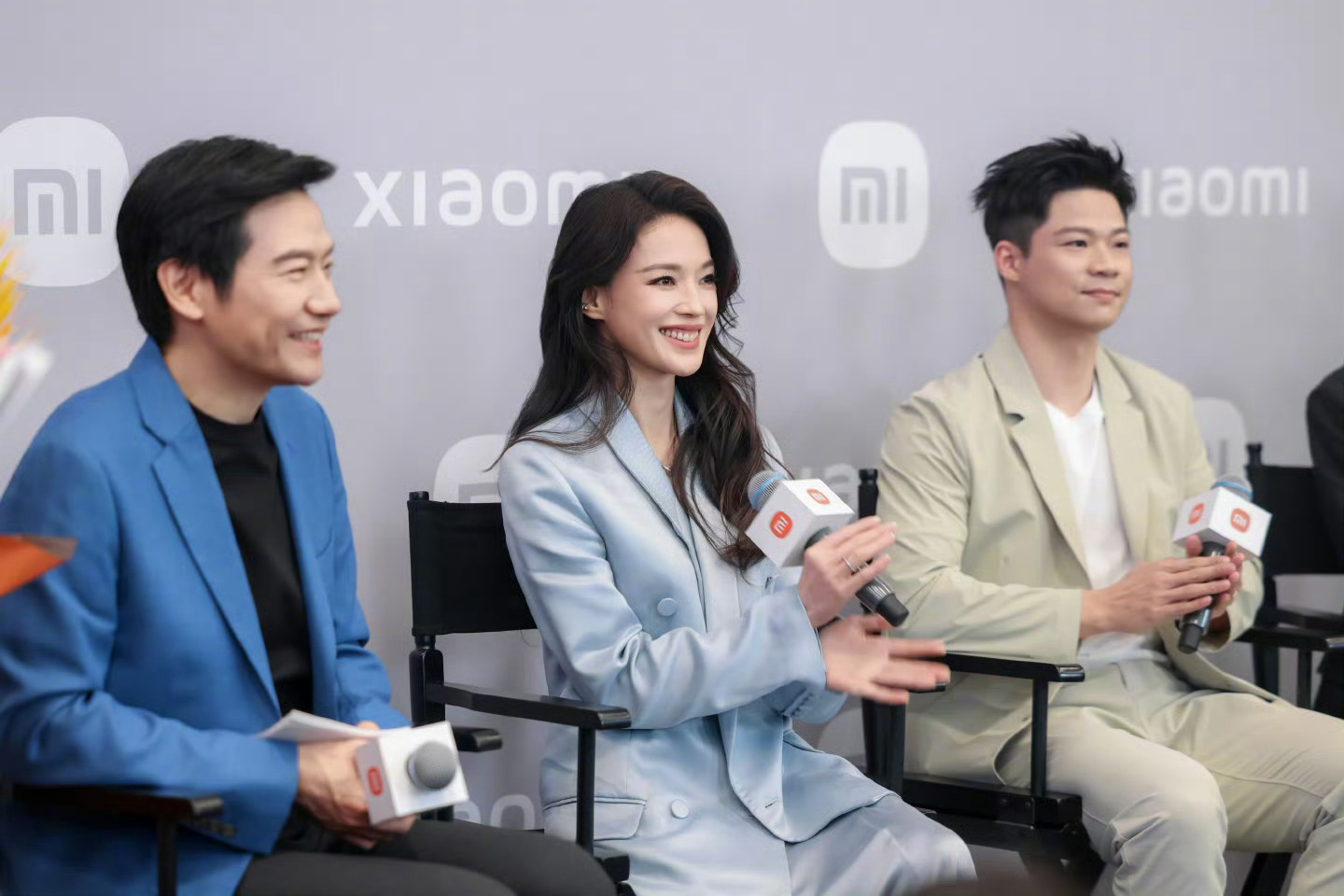 雷军回应新SU7涨价4000元雷总回应新SU7升级了100多项，光材料成本就涨了