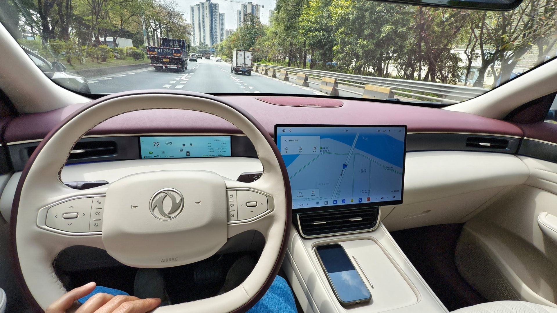 东风风神l8 这车设计有点东西啊整个座舱，要不是我自己手机可能会有反光，就没有任