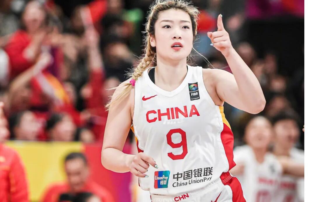  爱情这个东西，让很多人看不懂，有的帅哥娶丑女，也有的美女嫁丑男，外人觉得，他们
