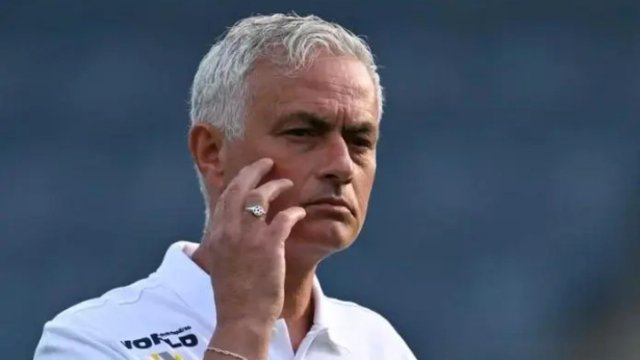 据报道，穆里尼奥希望今年夏天签下曼城中场科瓦契奇，在上个月执教费内巴切后，穆里尼