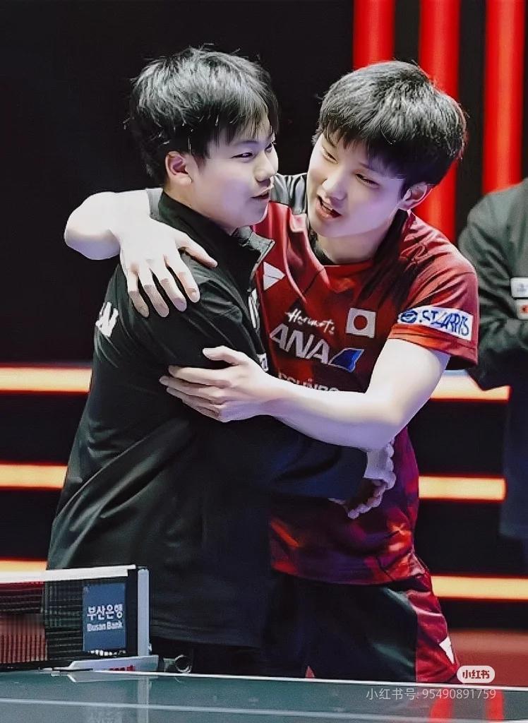 松岛辉空这运气也太好了
如果不是林德受伤
谁赢真的很难说哦
不知道此时张本智和在