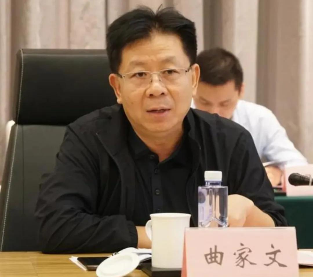 又一个曾手握重权的大银行高管完了！中国邮储银行原副行长曲家文出大事了！
根据国家