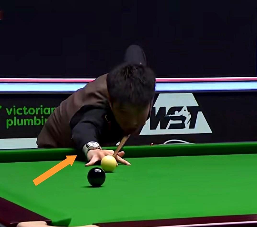 看图一，谁认识赵公子今晚戴的哪块名表出场的？

问的是斯诺克英锦赛上赵心童戴的表