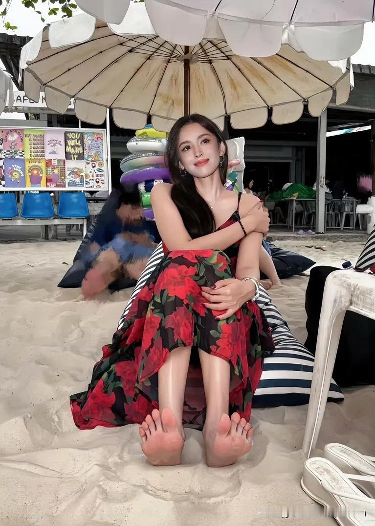 古力娜扎无处安放的脚哈