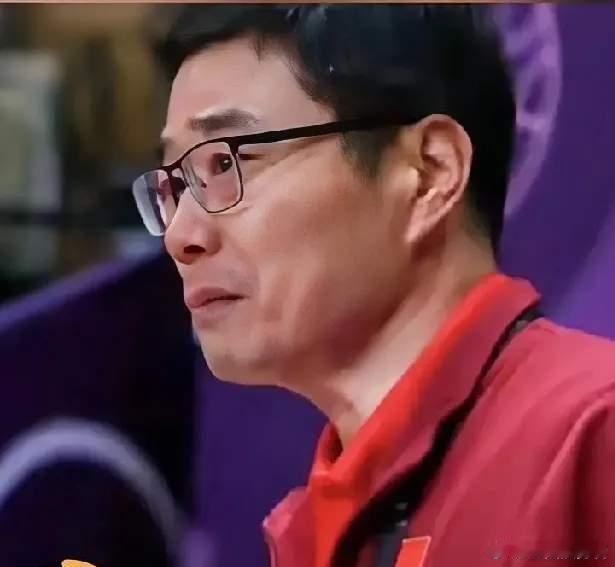 “广场舞大哥”这场比赛过后能哭不？中国男篮中国男篮vs日本男篮