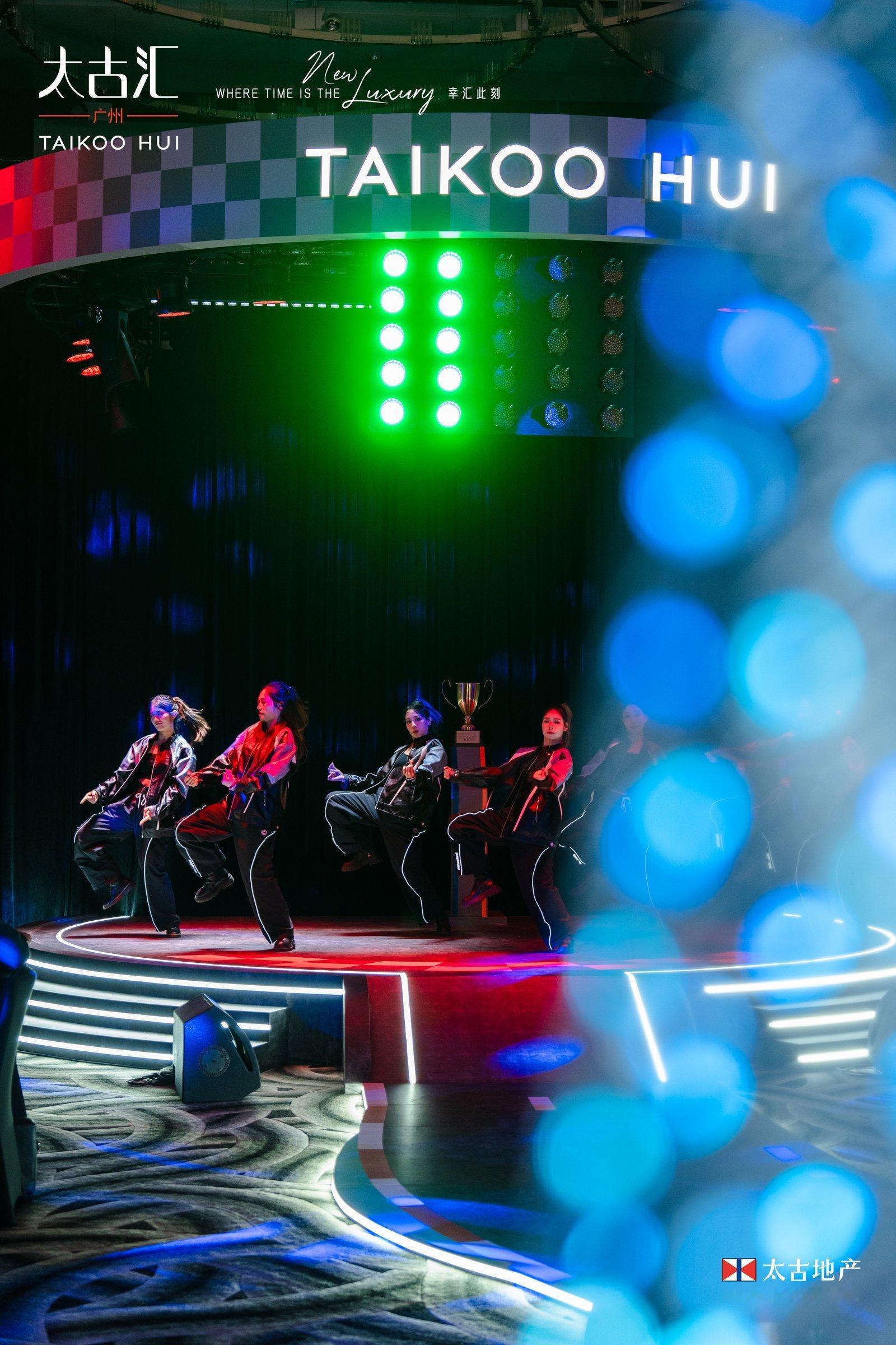 今年参加的第一场年会，舞台效果和创意都非常赞！感谢广州太古汇邀请，可惜在美国。 