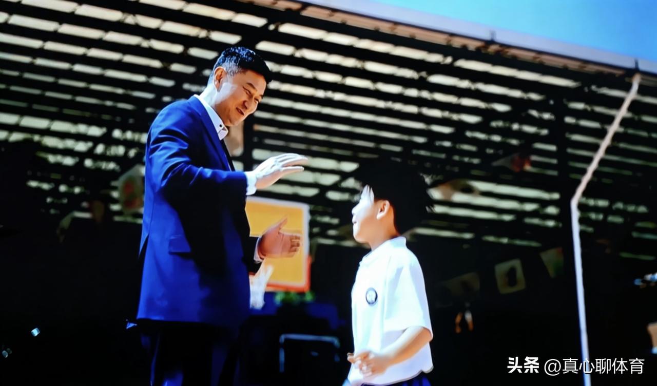 广东省篮球协会会长，广东东阳光主教练杜锋出席广东省城市联赛（简称粤BA），助力粤