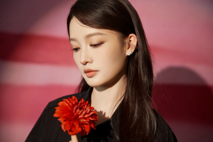 李沁以赤诚用真心迎接新春 李沁新春照 李沁以赤诚用真心迎接新春，李沁新春照来袭，